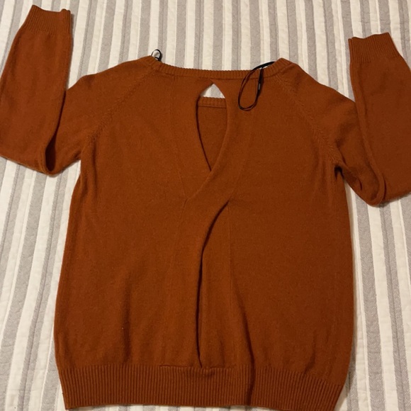 Sweater/ cross open at back - Picture 2 of 4